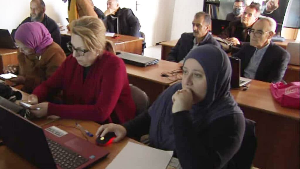 دورة تكوينية لفائدة أساتذة جامعة التكوين المتواصل 1