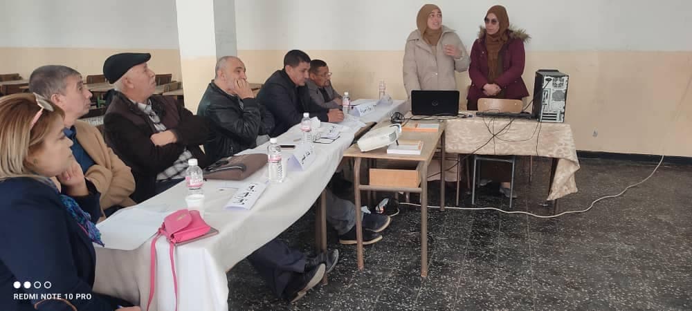 مناقشة مشاريع المؤسسات الناشئة في إطار إعداد مذكرات التخرج بمركز عنابة