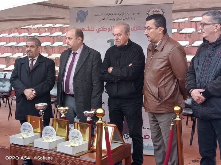 جامعة التكوين المتواصل و جامعة الجزائر 3 تحييان "ذكرى يوم الشهيد"