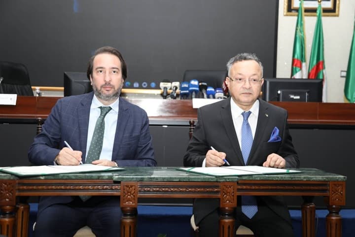 توقيع إتفاقية تعاون بين وزير التعليم العالي والبحث العلمي ورئيس مجلس التجديد الاقتصادي الجزائري
