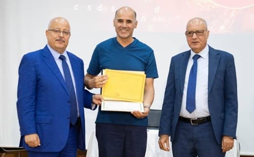 جامعة التكوين المتواصل تحتفي بتخرج أول دفعة من فئة الاساتذة في ليسانس الإنجليزية التقنية 5