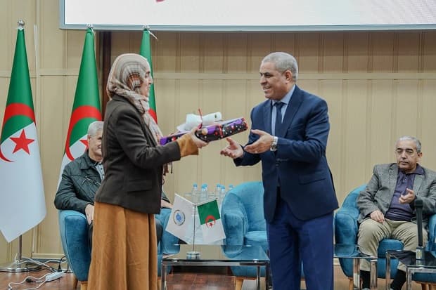 جامعة التكوين المتواصل تحتفي بيوم المرأة العالمي وتكرّم عاملاتها المتميزات