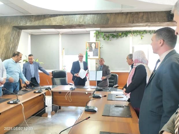توقيع اتفاقية شراكة وتعاون بين جامعة التكوين المتواصل والمؤسسة العمومية للتلفزيون